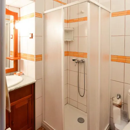 Vau Sleeps 13 With Pool And Wifi Вау
